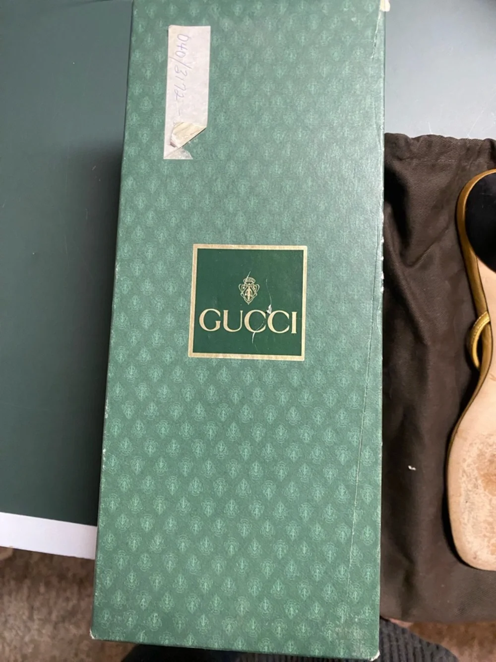 Gucci Heart Interlocking Logo Gold Thong Sandals - Picture 5 of 11